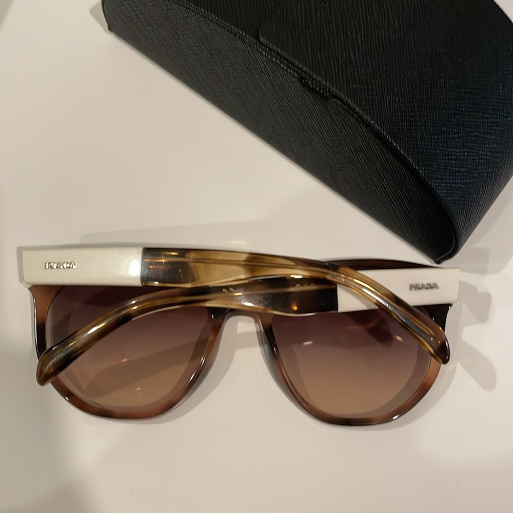 Prada sunglasses - Picture 3 of 7